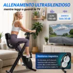 Donna si allena su Cyclette Magnetica in modalità ultralenziosa, guardia la TV