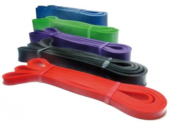Set di Elastici Toorx Power Band di Resistenza, i 5 elastici per allenarsi sono piegati e di diversi colori