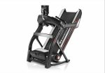 Tapis roulant Bowflex Treadmill 25 ripiegato in posizione verticale per risparmiare spazio