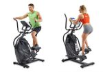 Uomo e donna si allenano su due Ellittiche HT5.0 Peak Trainer in ambiente domestico confortevole