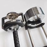 Manubrio Diamond da 3-32Kg smontato, con manopola sollevata che rivela la presa