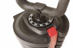 Dettaglio della kettlebell regolabile con impugnatura e selettore peso