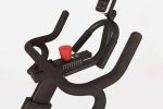 Manubrio di una Spin Bike Toorx SRX Speed Mag Pro con display LCD e regolatore rosso