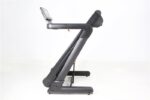 Tapis Roulant Premium 105 BodyJoy in posizione verticale salvaspazio