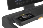 Primo piano del display e della stazione di ricarica wireless su Tapis Roulant Elettrico JK SC51