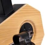 Dettaglio del pedale di una Cyclette Spheris 4.0 NorsK con inserto in legno