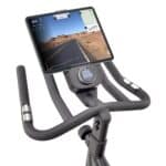 Display LCD della Spin Bike con tablet montato per un tour virtuale