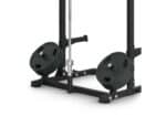 Dettaglio base di un Half Rack con bilanciere e dischi di peso neri