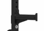 Dettaglio J-cup nero per bilanciere su Half Rack nero