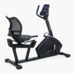 Cyclette orizzontale JK Fitness JK324 | Cyclette Recumbent con sedile ergonomico e schienale in rete, colore nero e silver.