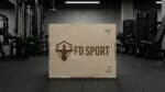Plyo Box Legno fd sport con logo su pavimento gommato di una palestra | Attrezzatura per Crossfit in palestra