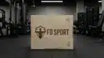 Plyo Box Legno fd sport con logo su pavimento gommato di una palestra | Attrezzatura per Crossfit in palestra